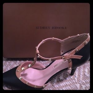 Gorgeous Audrey Brooke NEW Black&Tan t-strap shoes